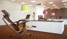 Ergonominen työtuoli ja työpiste mPosition toimistolla, hyvät ergonomiset työtuolit toimistoon